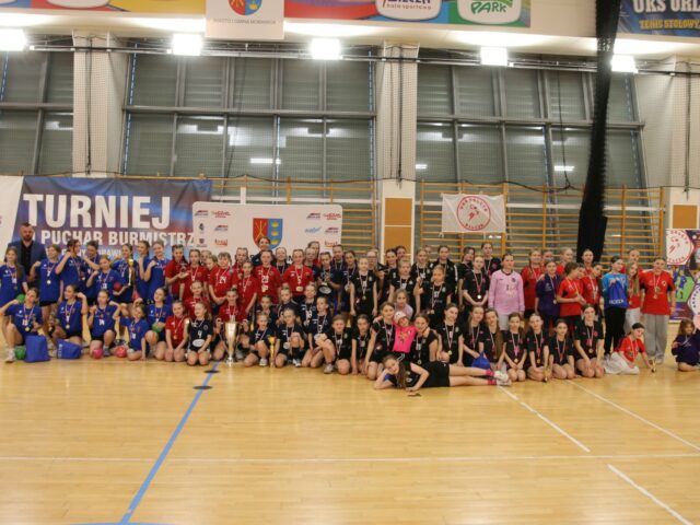 Piłkarki ręczne UKS Orlęta Bilcza zdobyły Puchar Burmistrza Miasta i Gminy Morawica